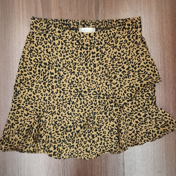 Altar'd State Leopard Print Mini Skirt Ruffled Size Small EUC - Picture 1 of 5